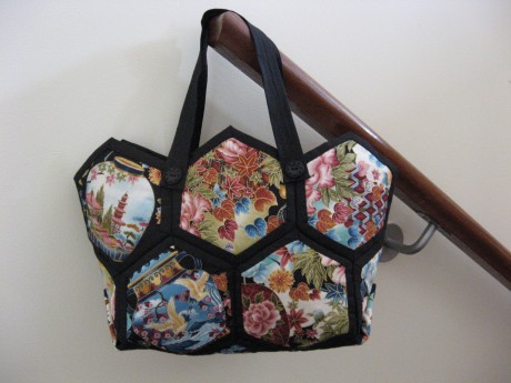 The finished hexagon bag.